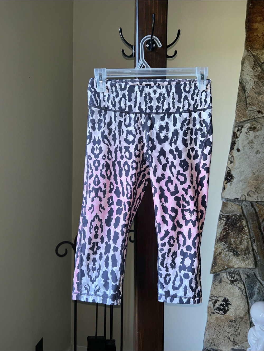 Kids Pink Ombre Leopard Print Active Capri Leggings